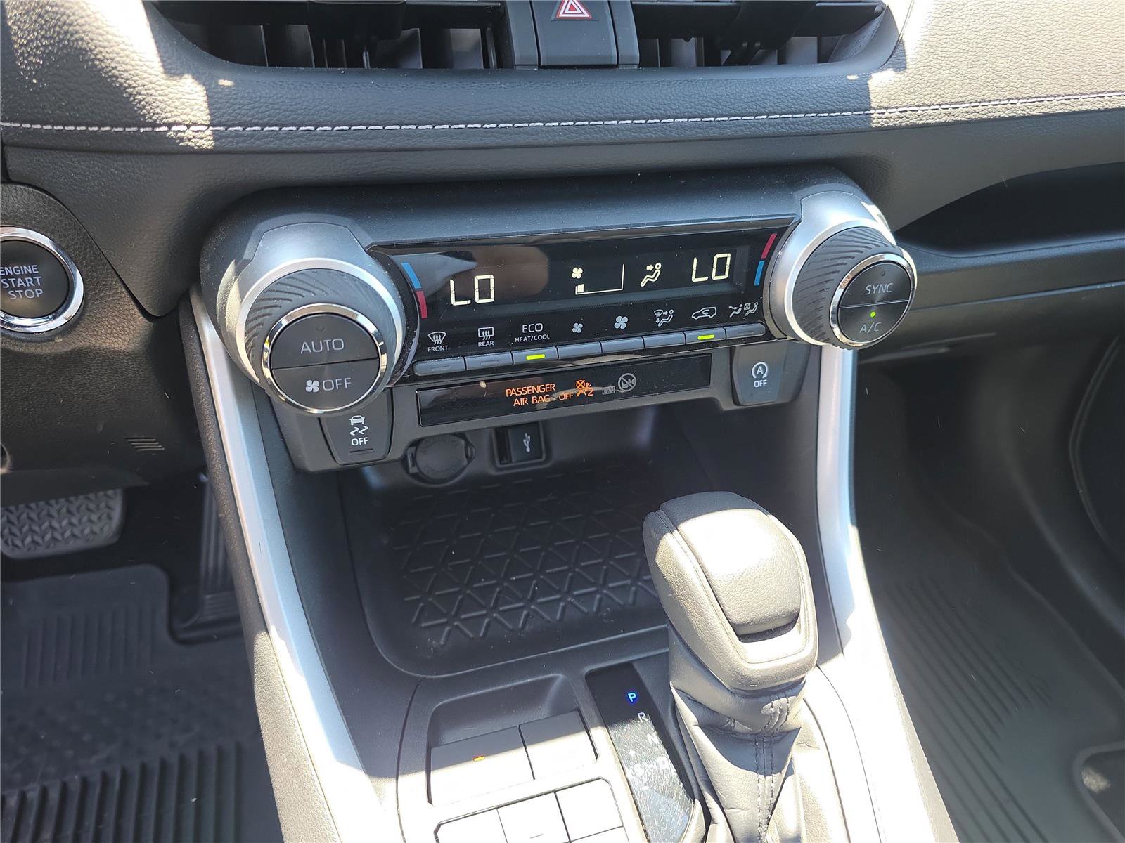 Used 2021 Toyota RAV4 XLE AWD/4WD image 30