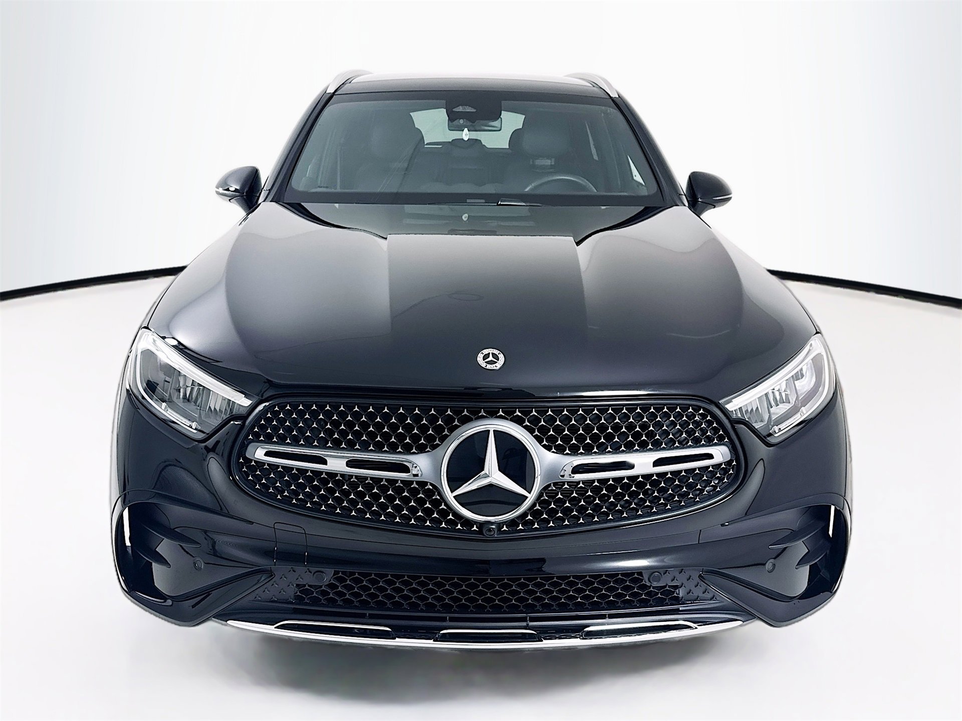 Used 2025 Mercedes-Benz GLC 300 image 2