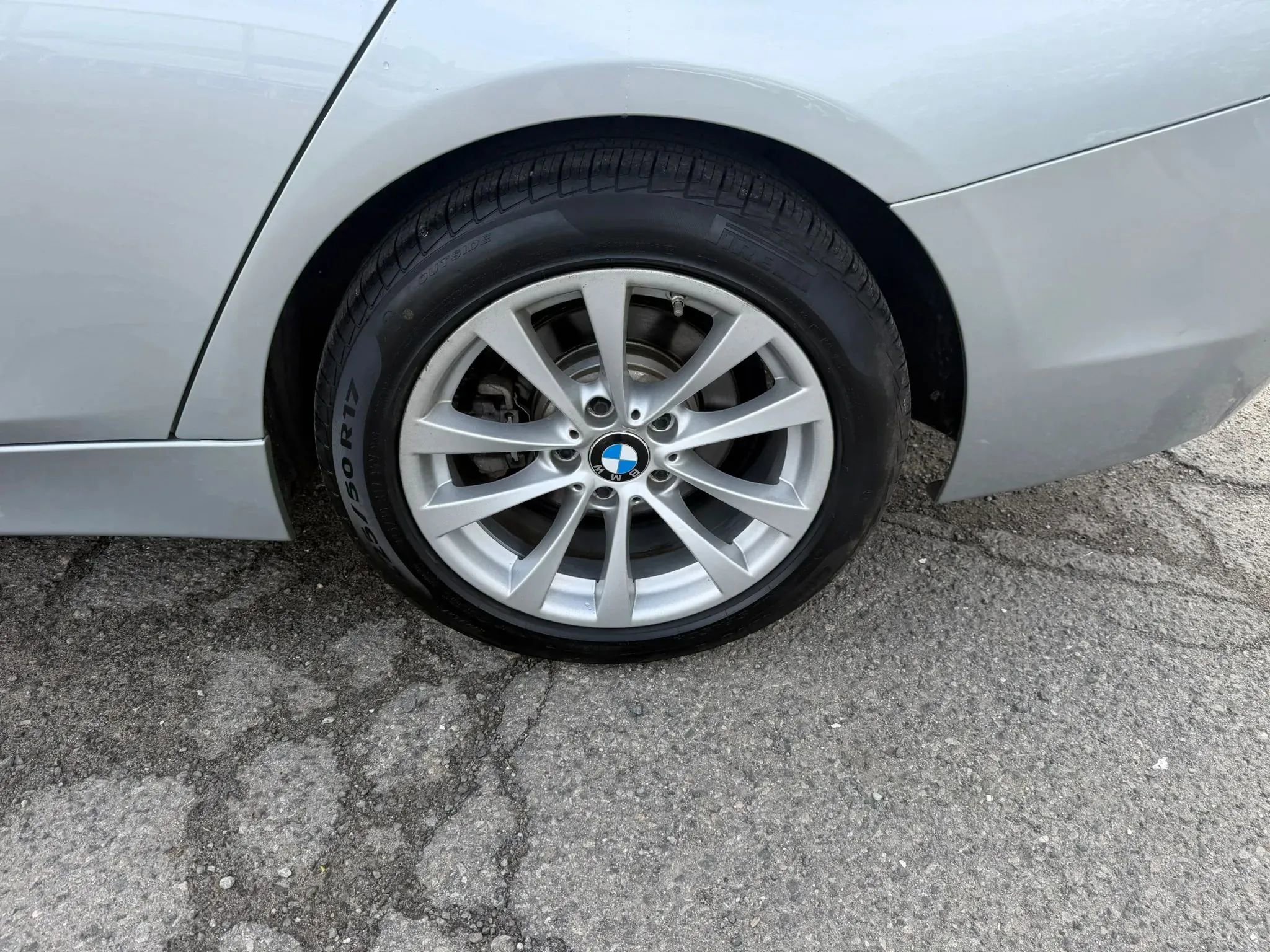 Used 2018 BMW 320i xDrive Sedan w/ Convenience Package AWD/4WD image 9