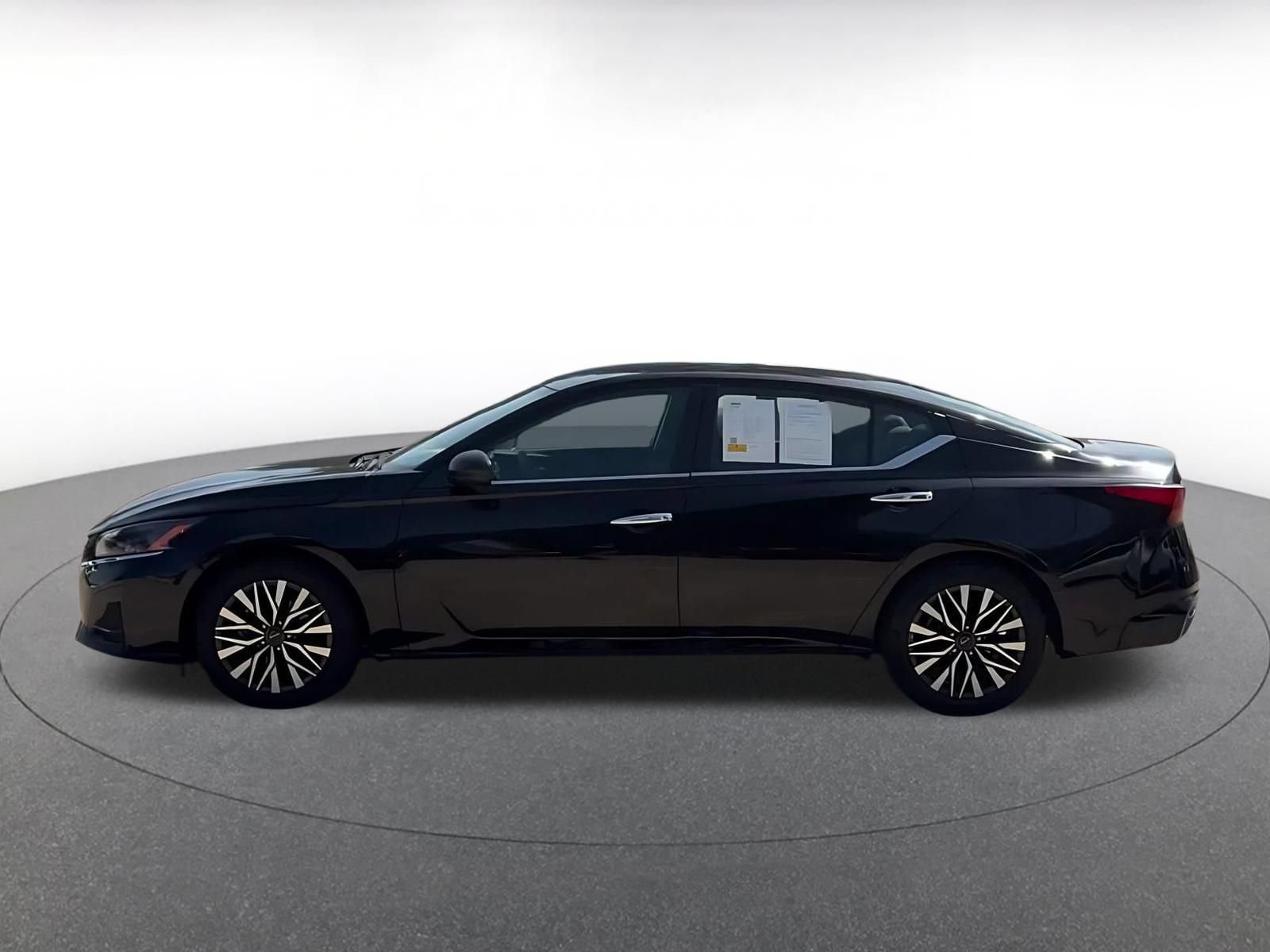 Used 2025 Nissan Altima 2.5 SV FWD image 7