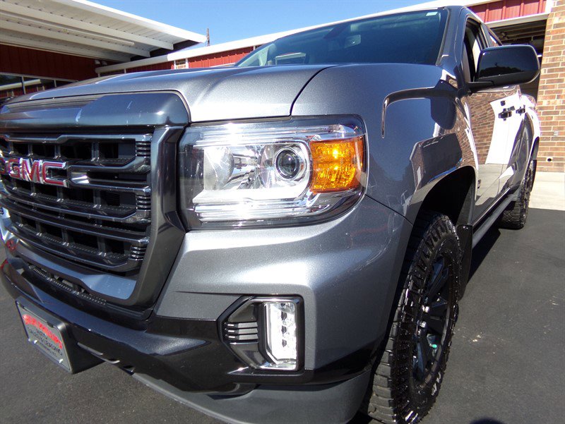 Used 2022 GMC Canyon AT4 image 2