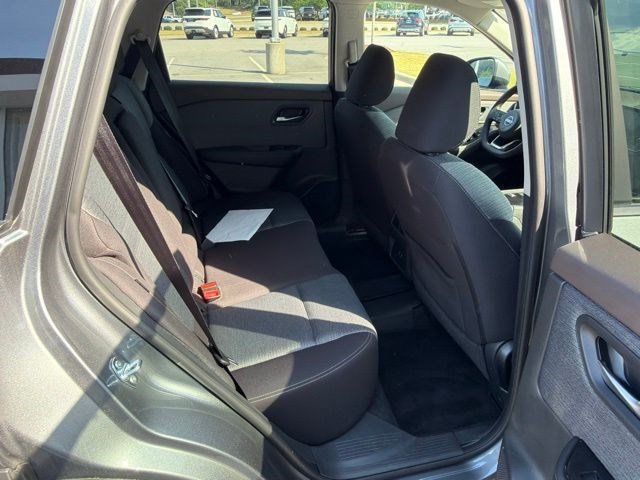 Used 2023 Nissan Rogue SV FWD image 22
