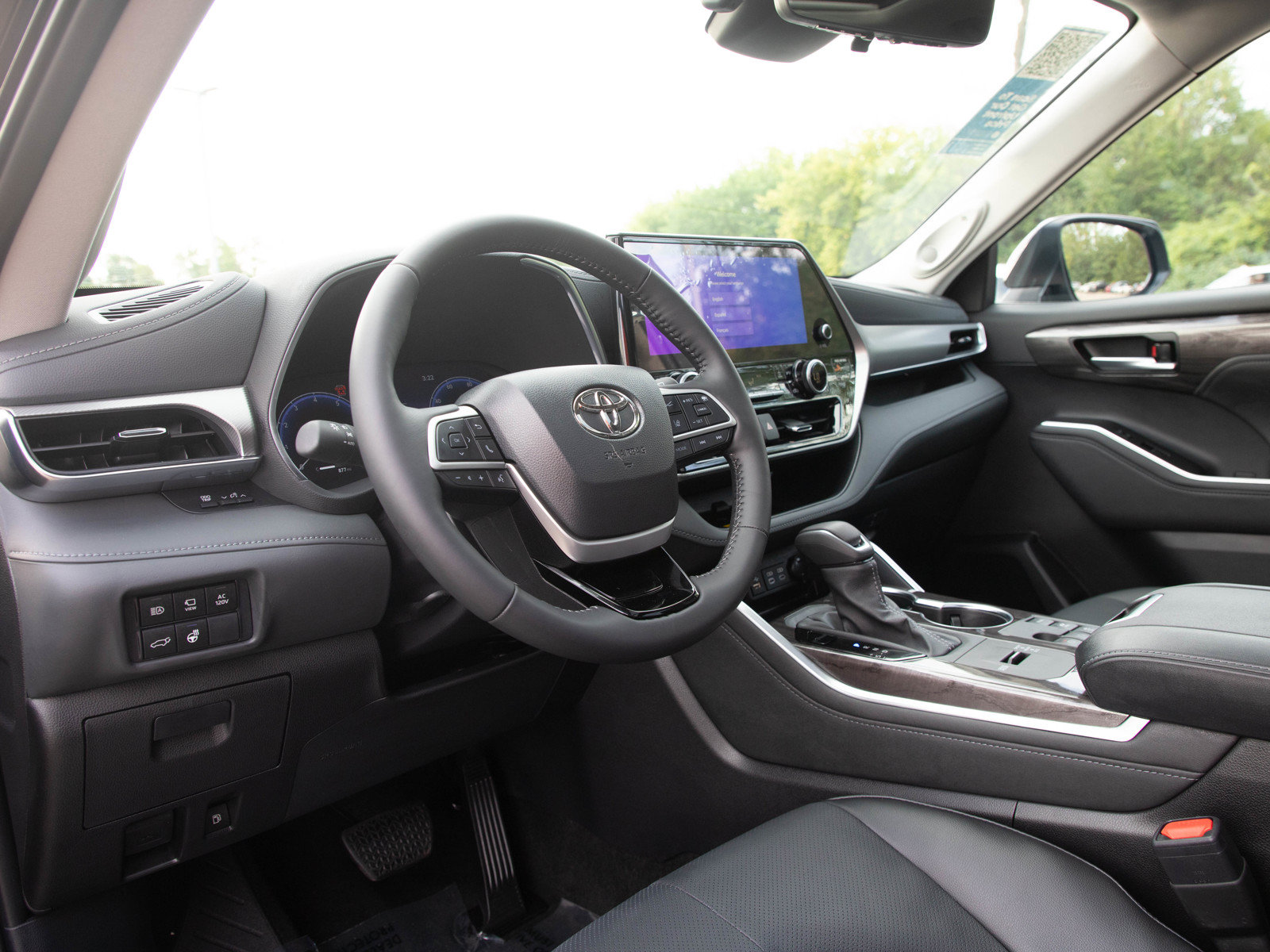 Used 2026 Toyota Highlander Platinum AWD/4WD image 28
