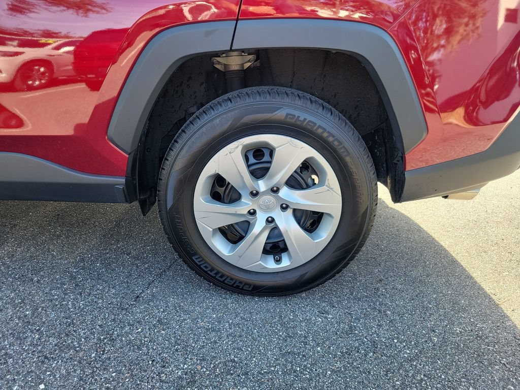 Used 2020 Toyota RAV4 LE FWD image 6