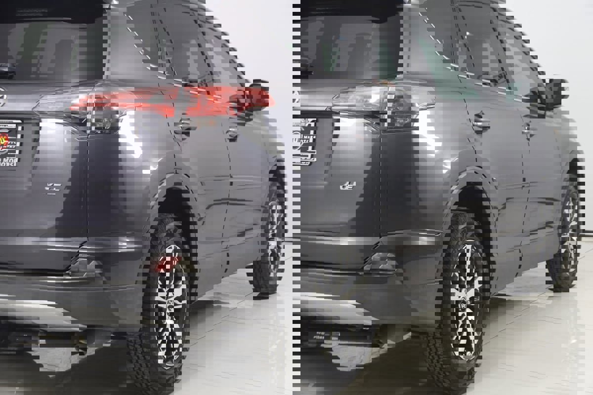 Used 2017 Toyota RAV4 XLE image 38