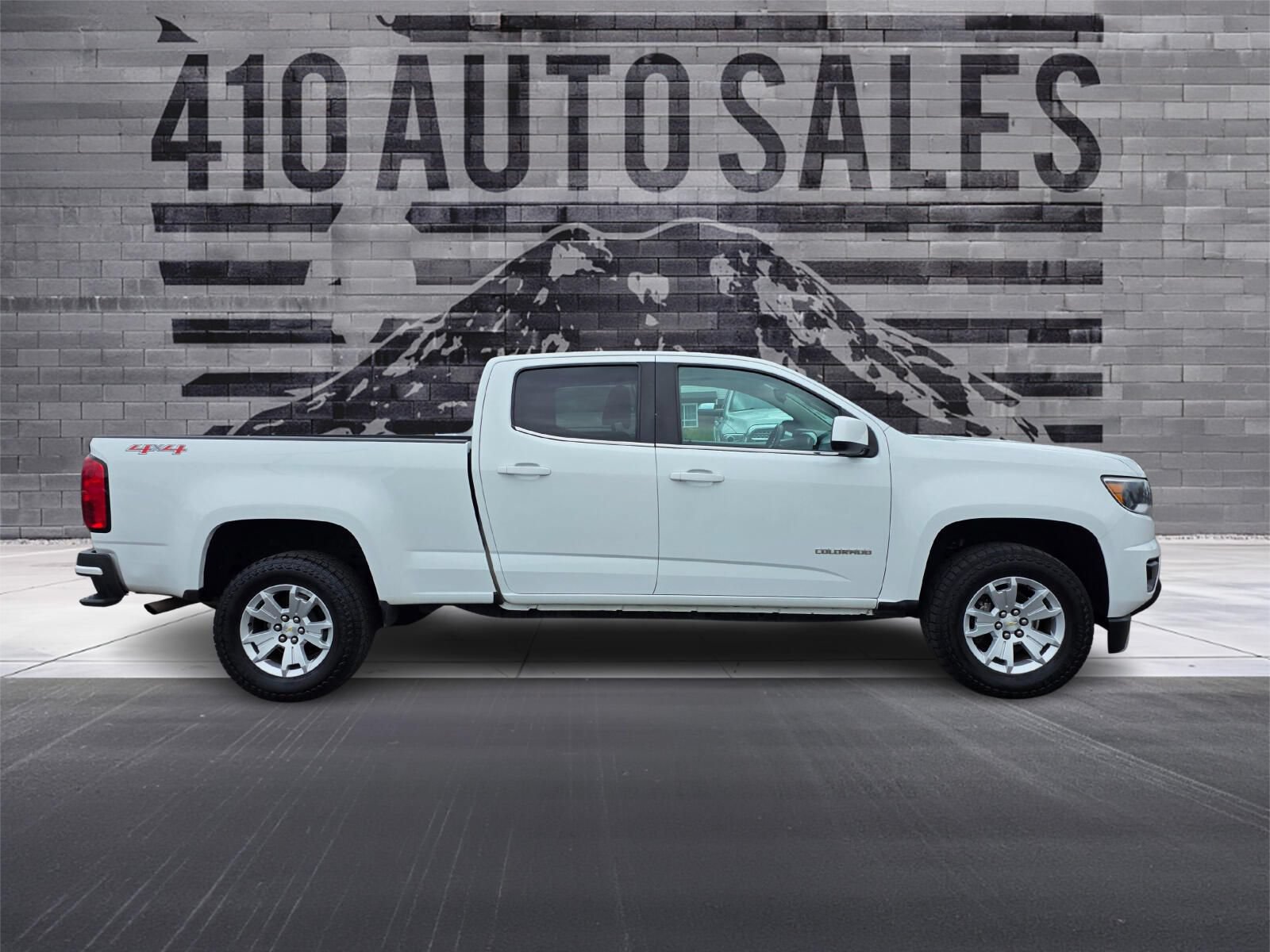 Used 2018 Chevrolet Colorado LT AWD/4WD image 2