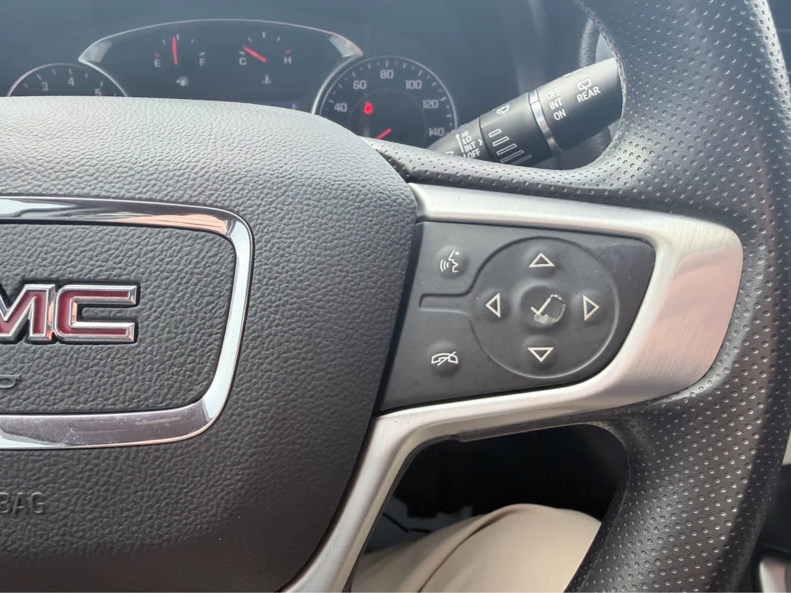 Used 2022 GMC Acadia SLE w/ Driver Convenience Package image 24