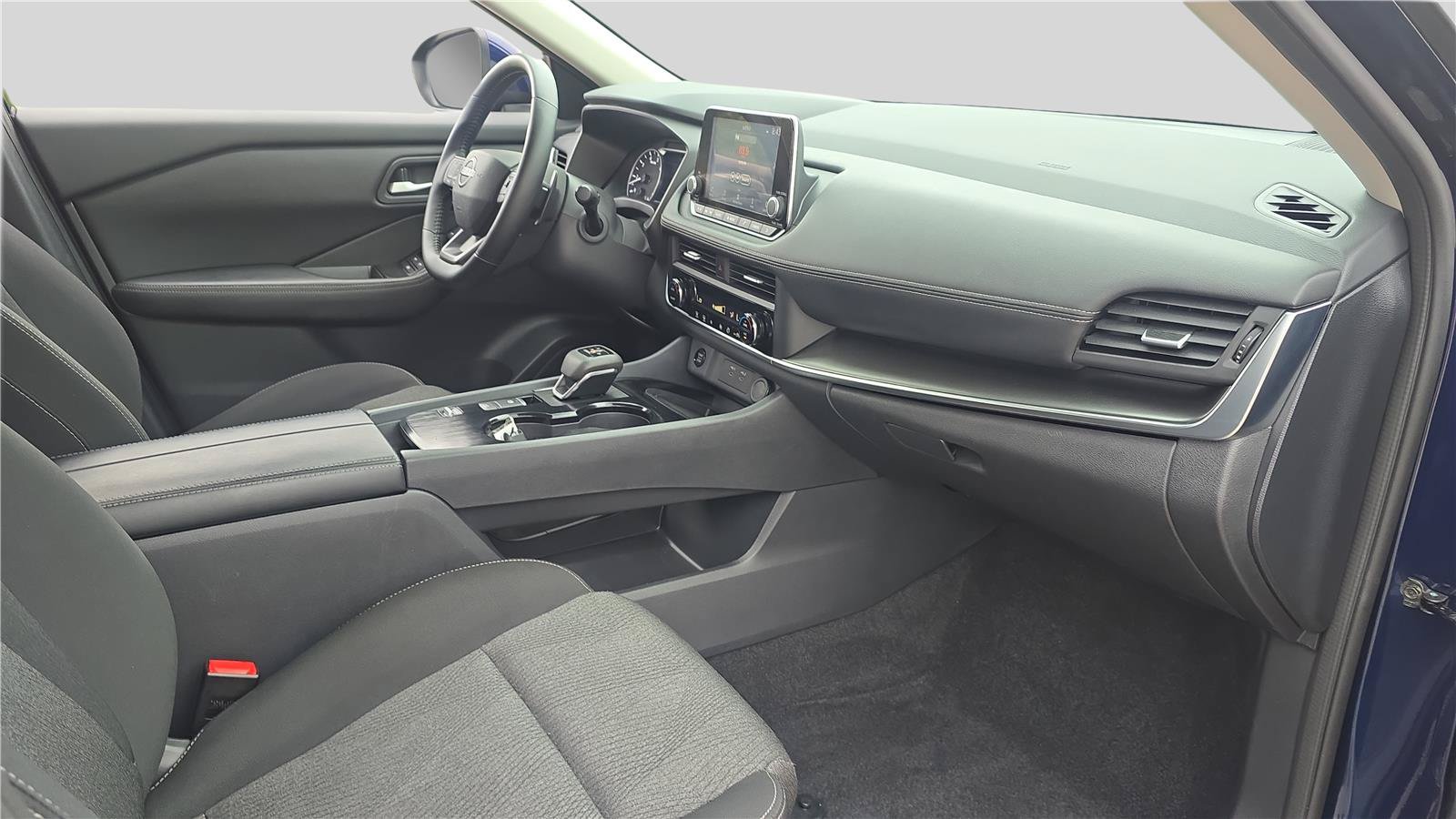 Used 2025 Nissan Rogue SV FWD image 16