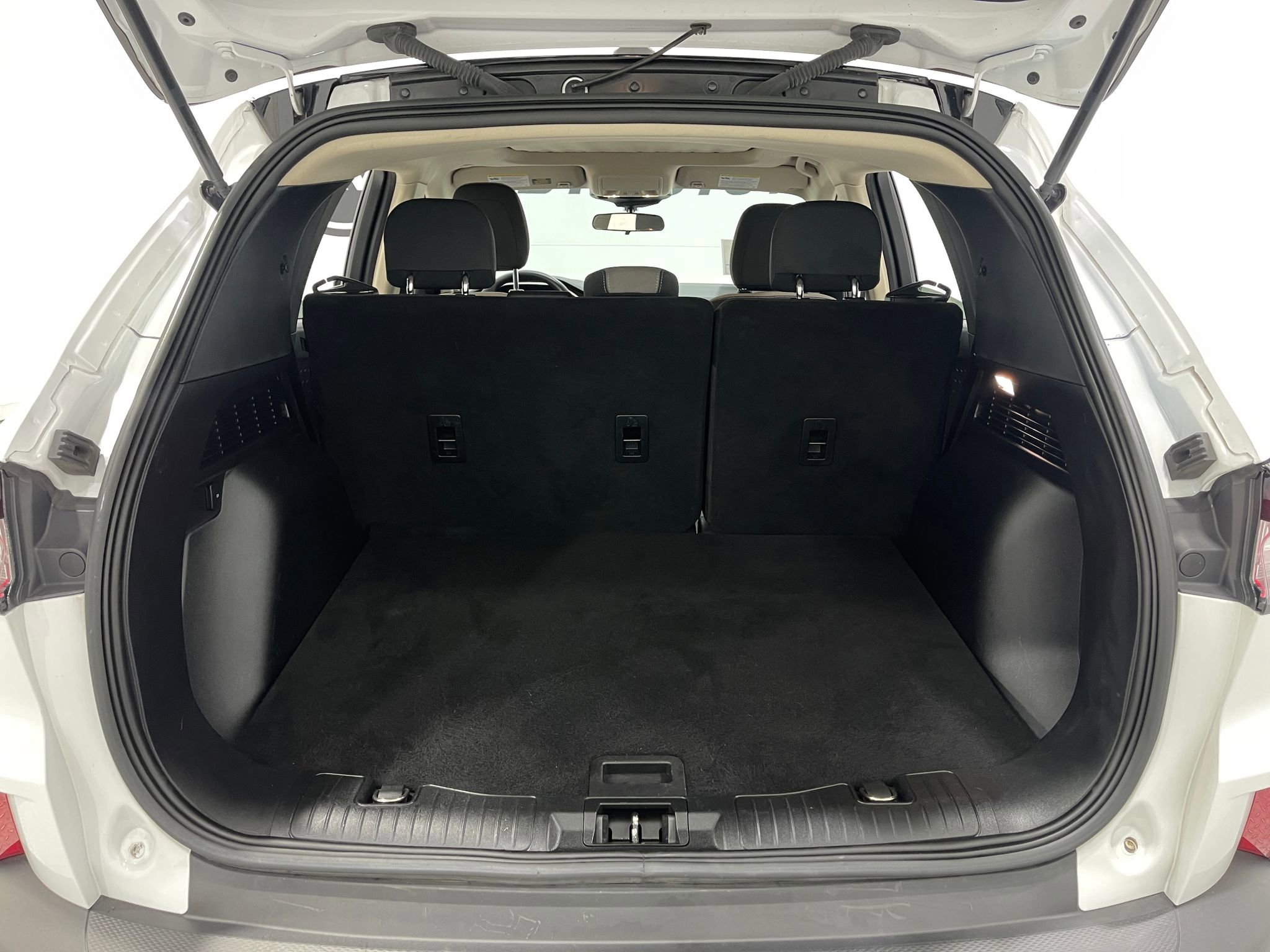 Used 2020 Ford Escape SE image 25