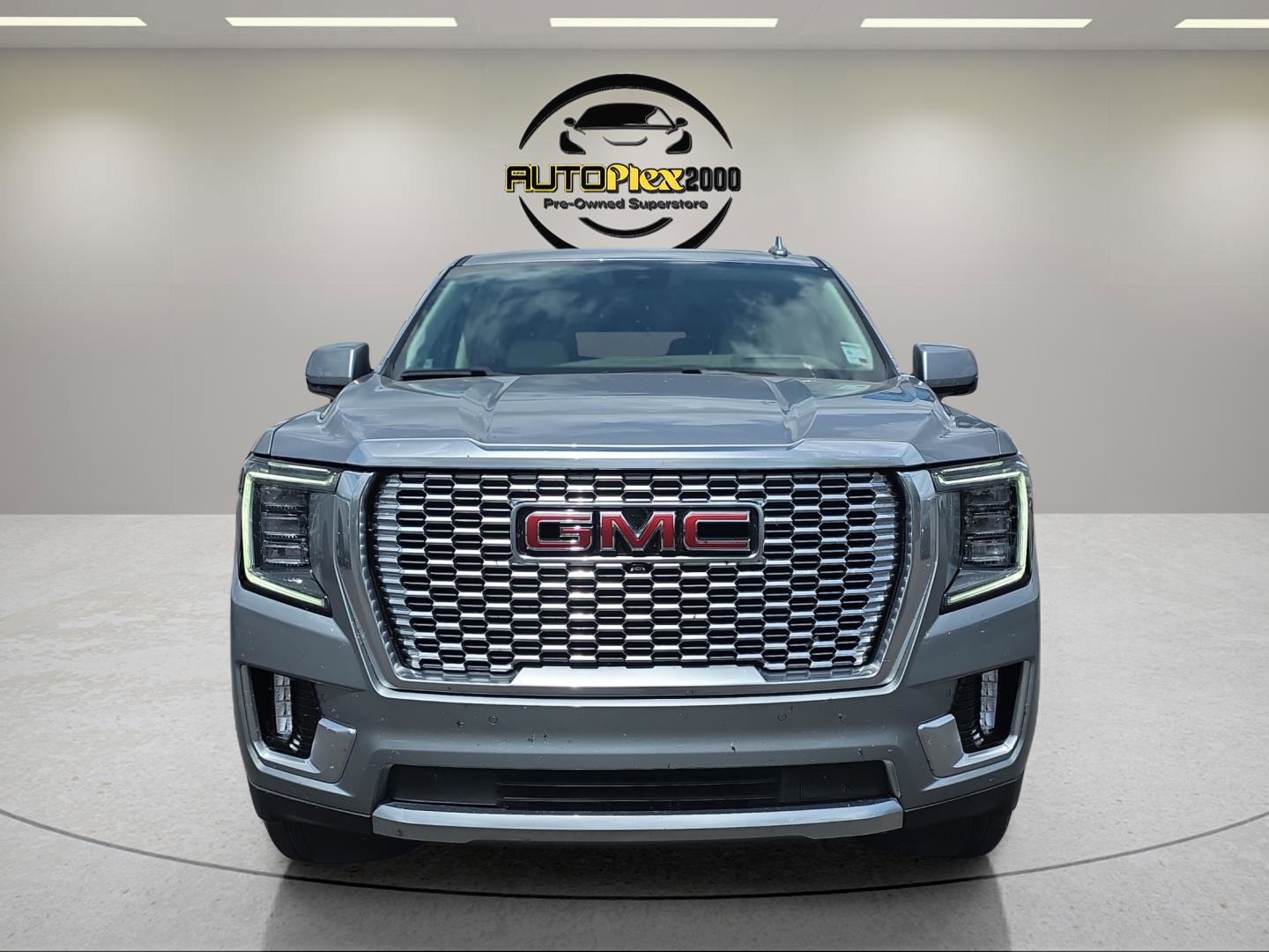 Used 2024 GMC Yukon Denali w/ Denali Reserve Package image 2