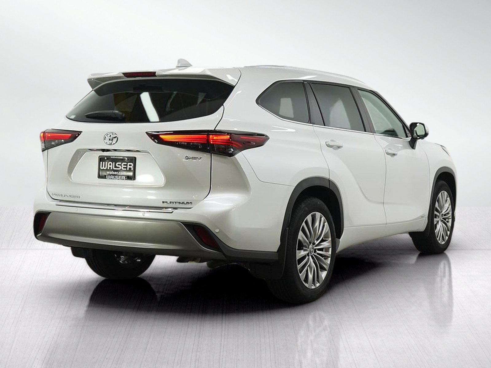 Certified 2026 Toyota Highlander Platinum AWD/4WD image 5