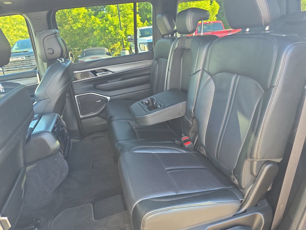 Used 2024 Jeep Wagoneer Series II AWD/4WD image 16