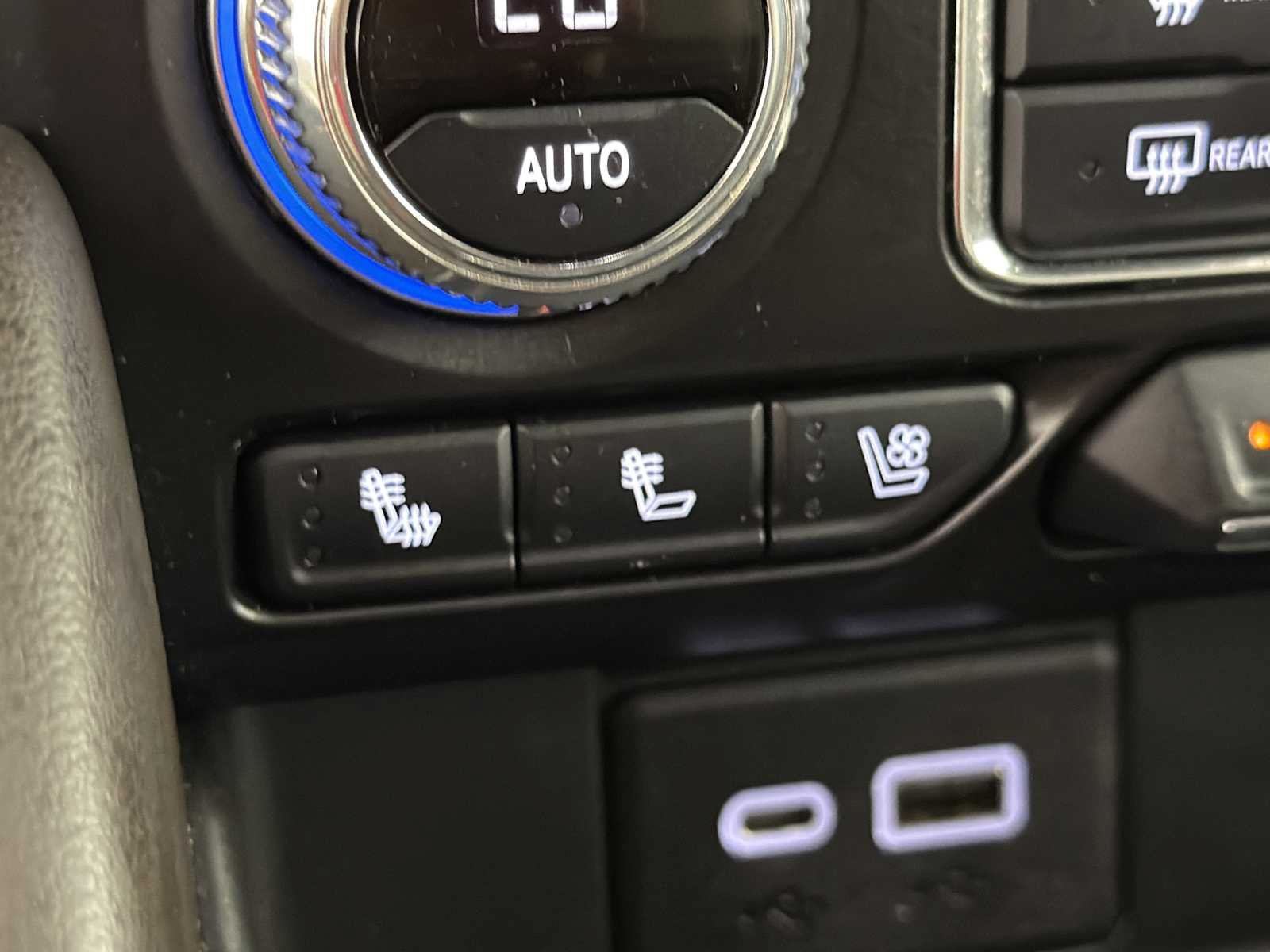 Used 2021 GMC Yukon XL SLT w/ SLT Luxury Plus Package AWD/4WD image 32