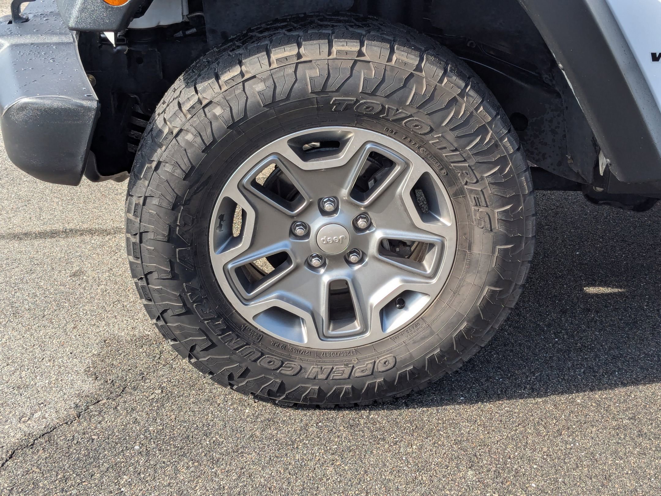 Used 2017 Jeep Wrangler Unlimited Rubicon w/ Connectivity Group image 10