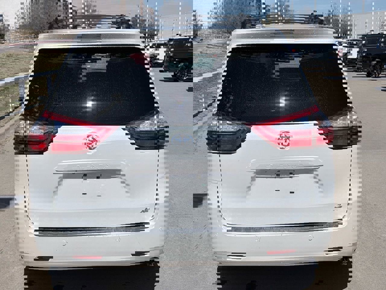 Used 2015 Toyota Sienna XLE w/ XLE Navigation Package image 5