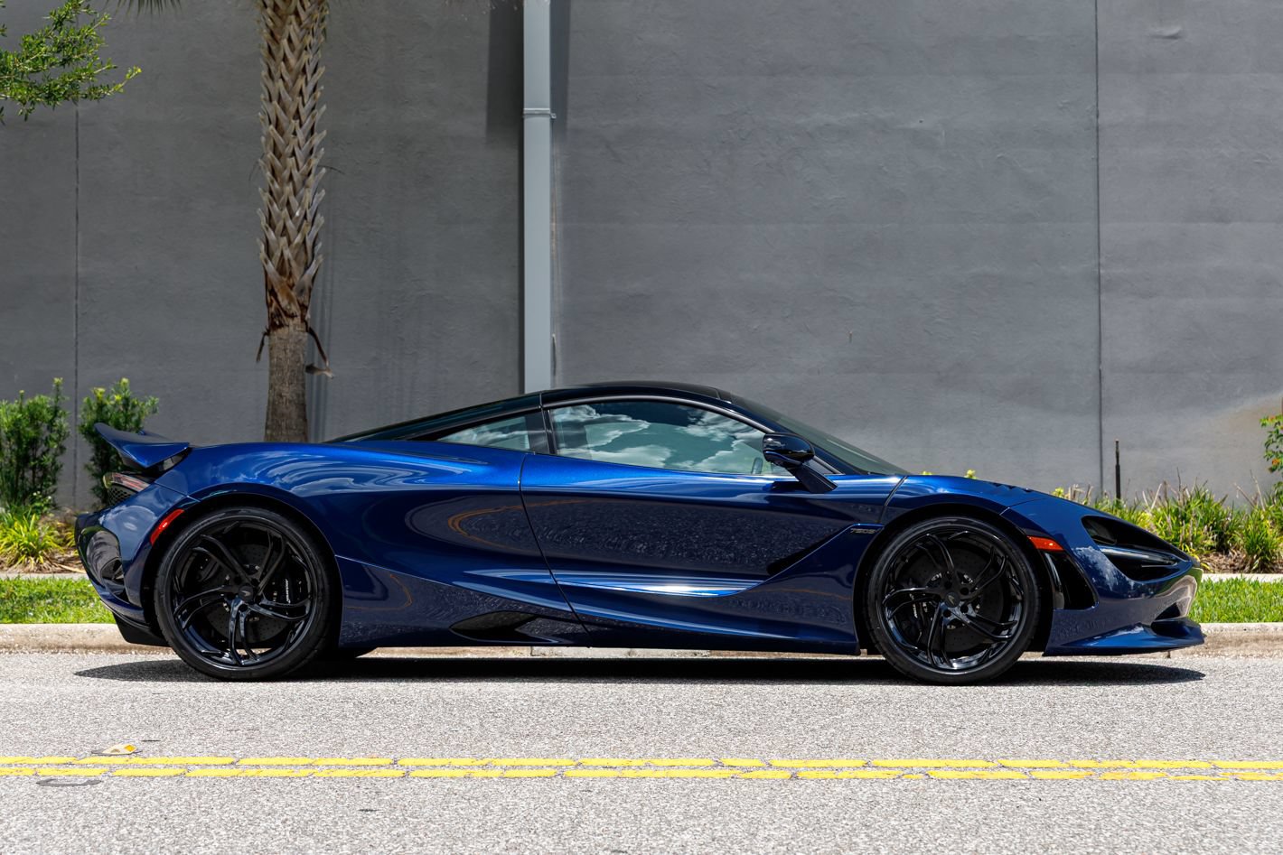 Used 2025 McLaren 750S RWD image 9