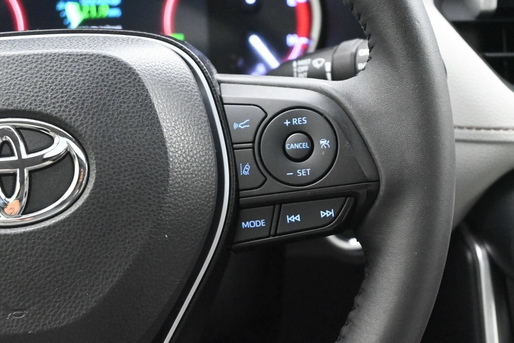 Used 2020 Toyota RAV4 Limited FWD image 8