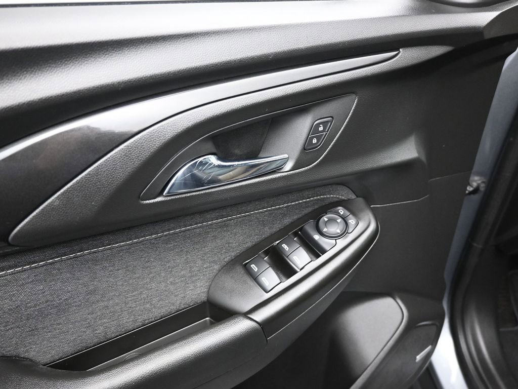 Used 2021 Chevrolet TrailBlazer ACTIV w/ Technology Package image 11