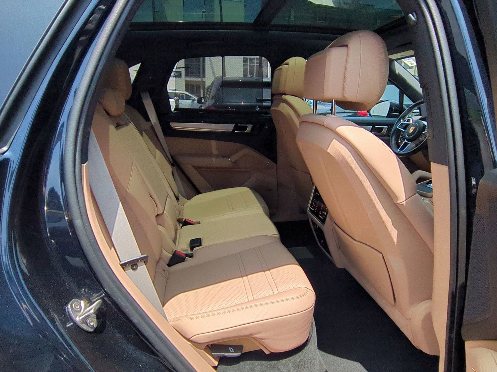 Used 2023 Porsche Cayenne Platinum Edition AWD/4WD image 29