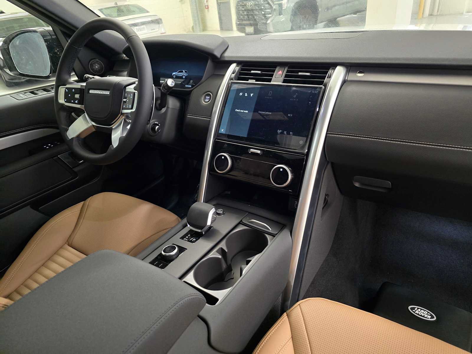 New 2026 Land Rover Discovery Limited Edition AWD/4WD image 10