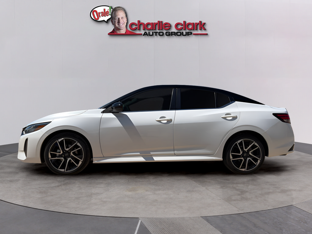 Used 2025 Nissan Sentra SR FWD image 2