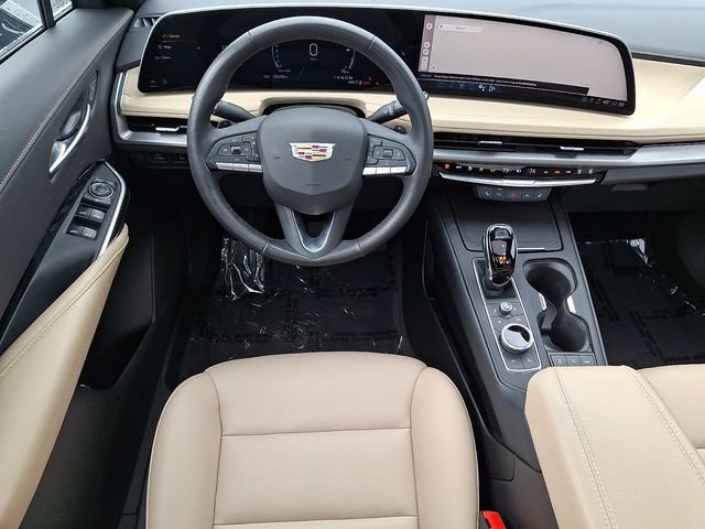 Used 2024 Cadillac XT4 Luxury w/ Cold Weather Package AWD/4WD image 12