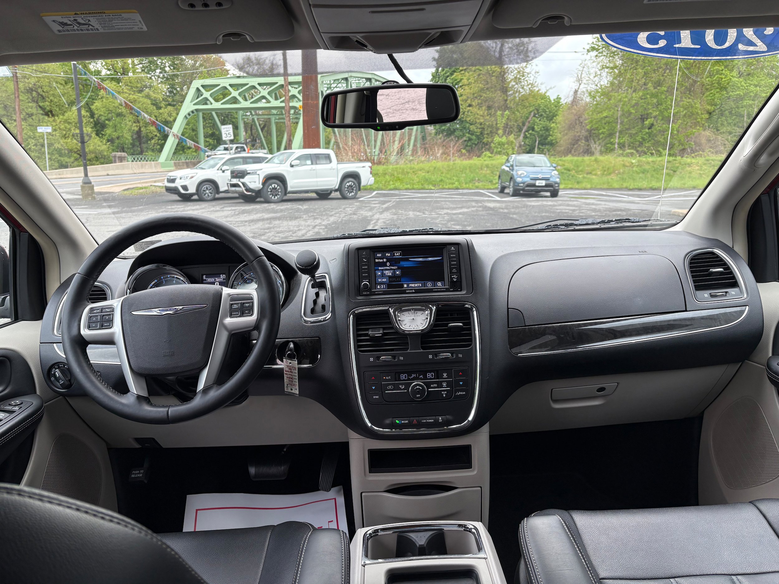 Used 2015 Chrysler Town & Country Touring FWD image 13