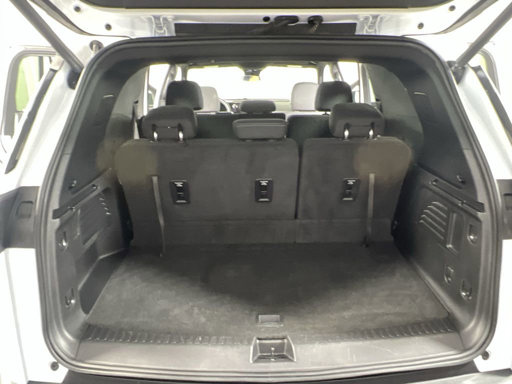 Certified 2025 Chevrolet Traverse LT w/ Sun and Wheel Package image 27