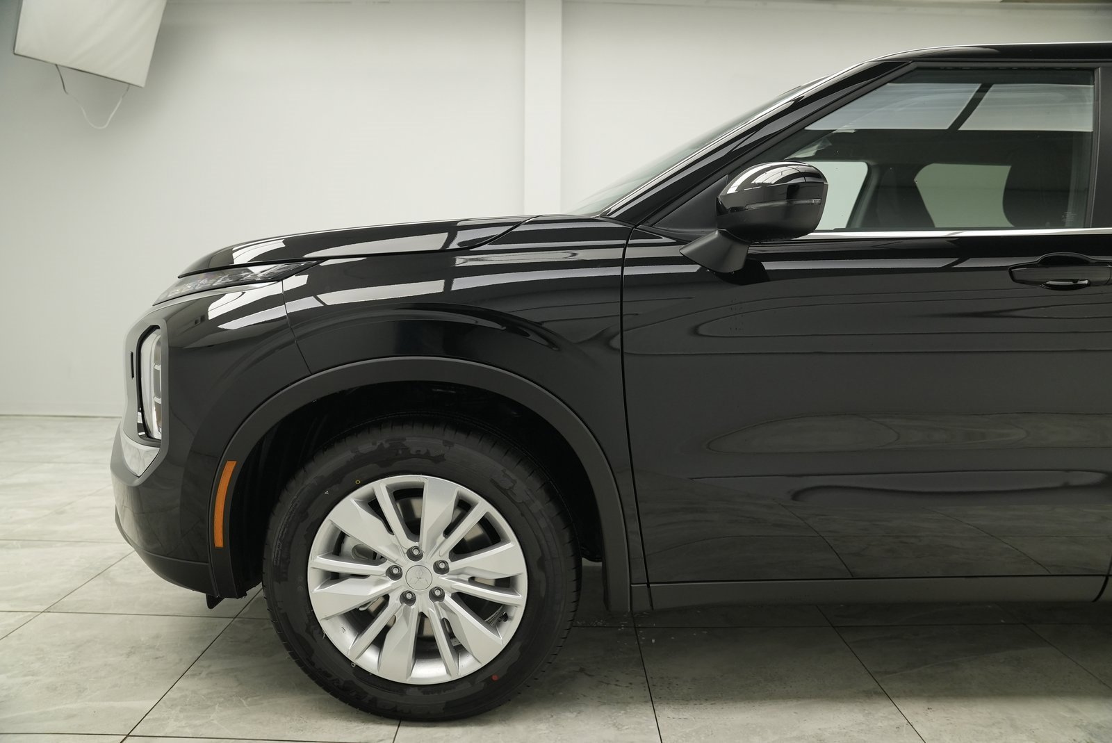 Used 2025 Mitsubishi Outlander ES image 11