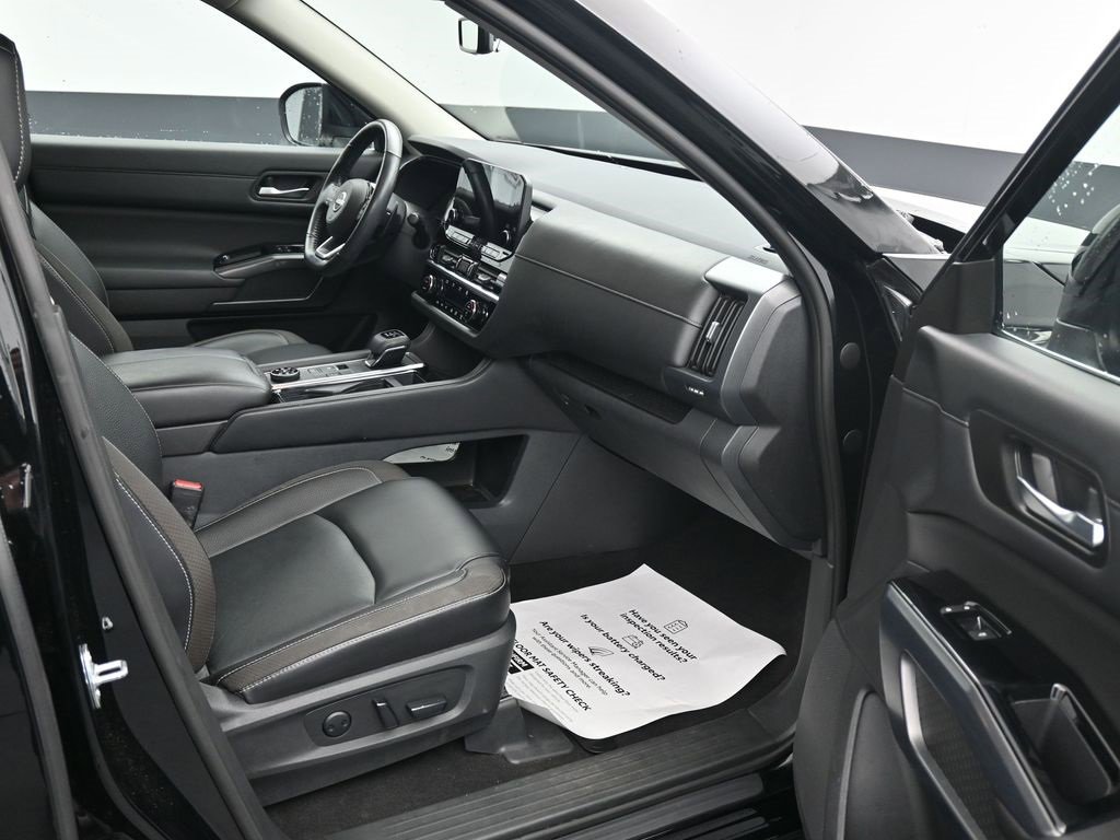 Used 2023 Nissan Pathfinder SL image 14