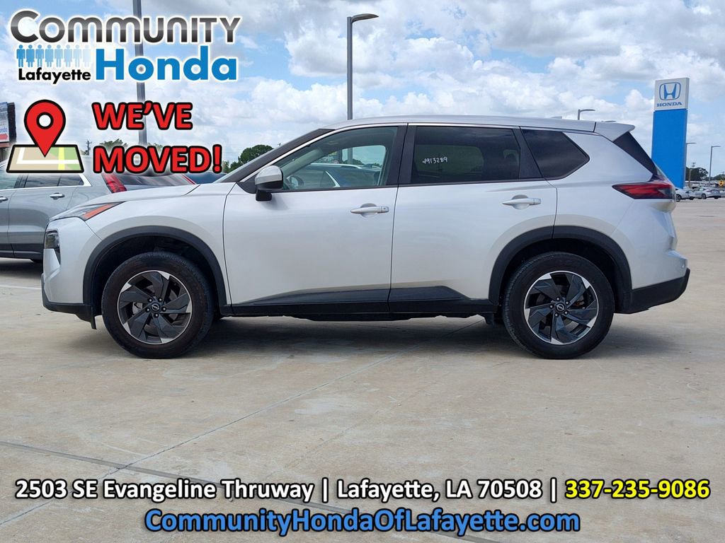 Used 2024 Nissan Rogue SV FWD image 4