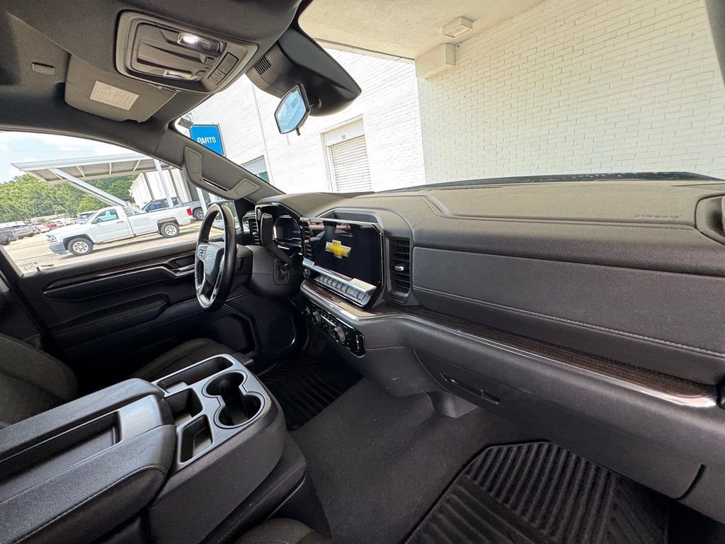 Used 2023 Chevrolet Silverado 1500 LT AWD/4WD image 18