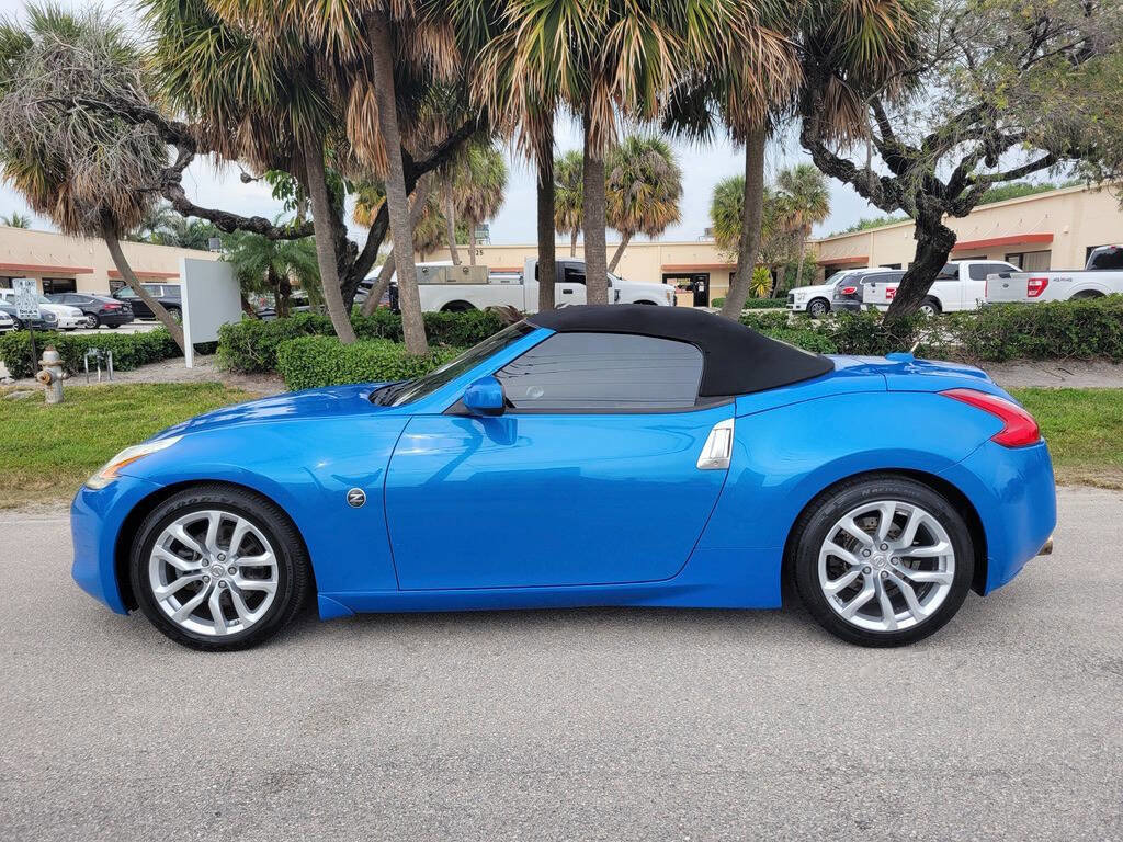 Used 2010 Nissan 370Z Touring image 6