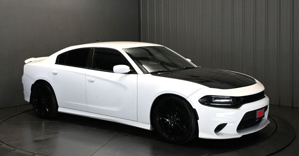 Used 2019 Dodge Charger R/T w/ Plus Group RWD image 3