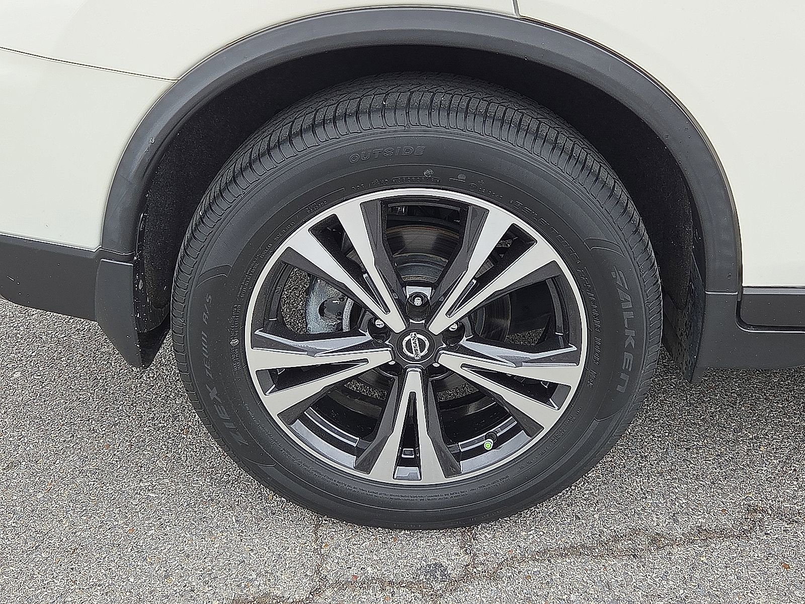 Used 2020 Nissan Rogue SV w/ Premium Package image 7