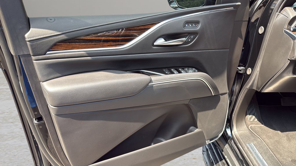 Certified 2024 Cadillac Escalade Premium Luxury w/ LPO, Floor Liner Package AWD/4WD image 17