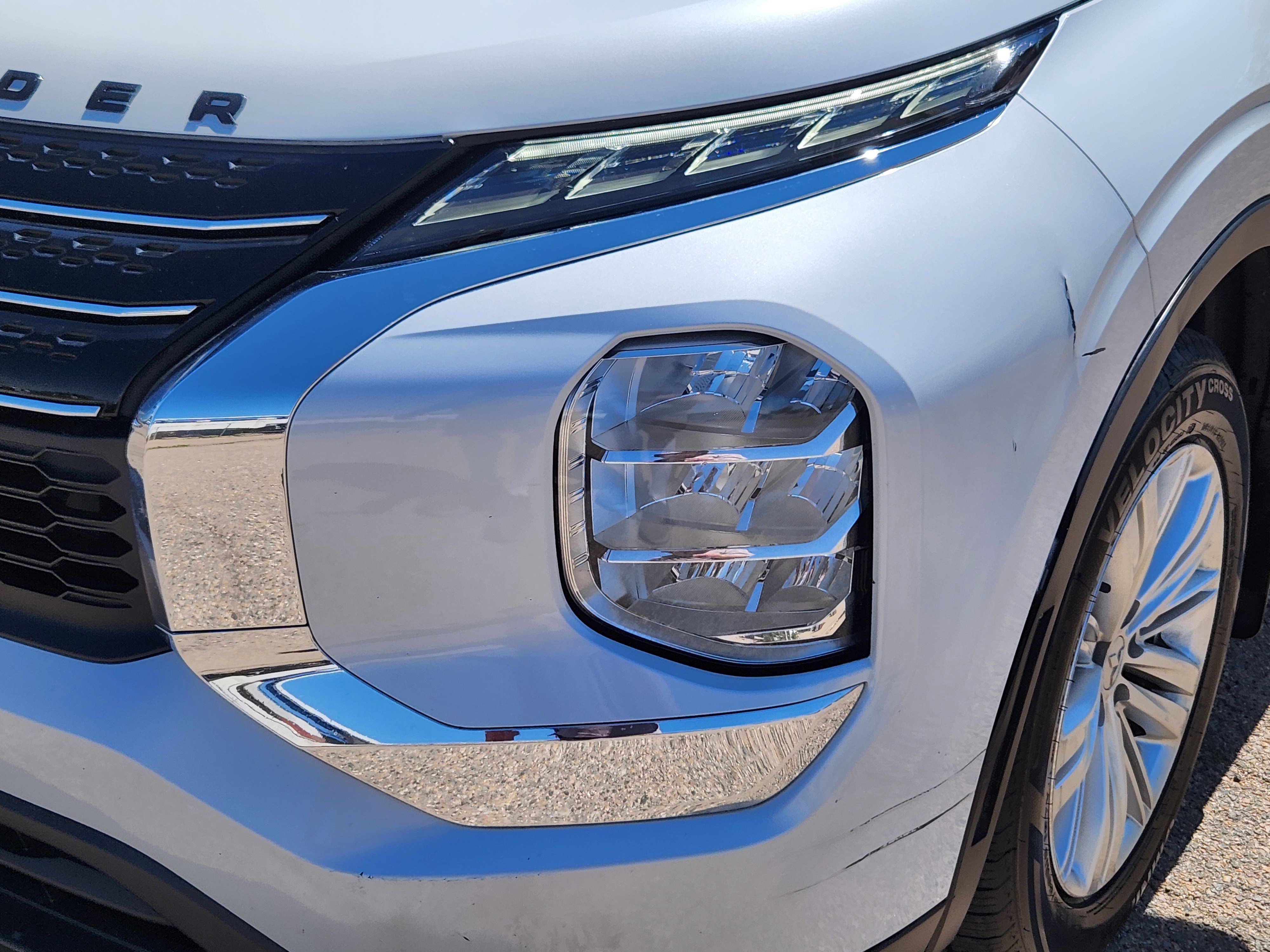 Used 2023 Mitsubishi Outlander ES FWD image 5