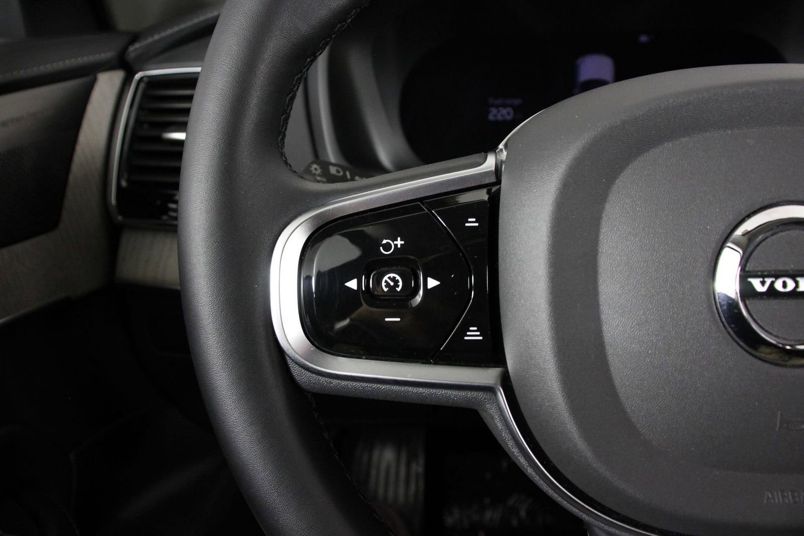 Used 2023 Volvo XC90 T8 Ultimate image 10