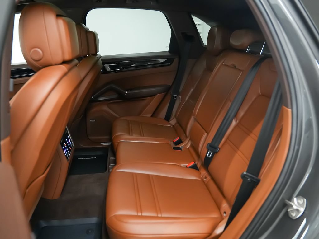 Certified 2022 Porsche Cayenne E-Hybrid AWD/4WD image 17