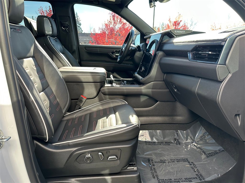 Used 2025 GMC Yukon XL AT4 Ultimate image 10
