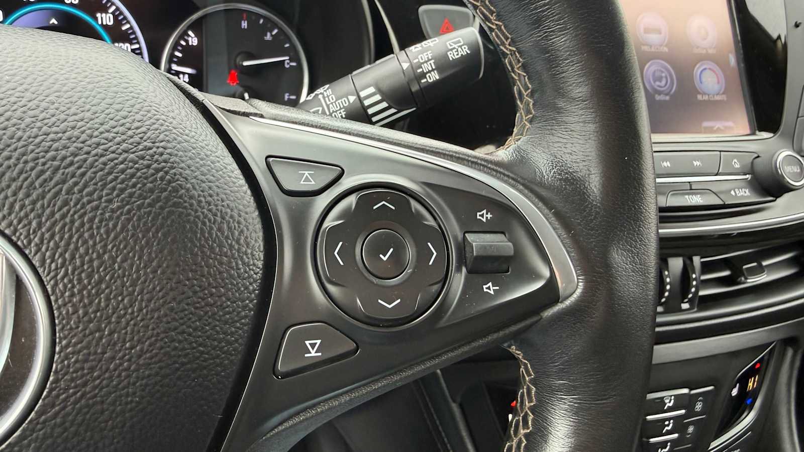 Used 2018 Buick Envision Premium image 16