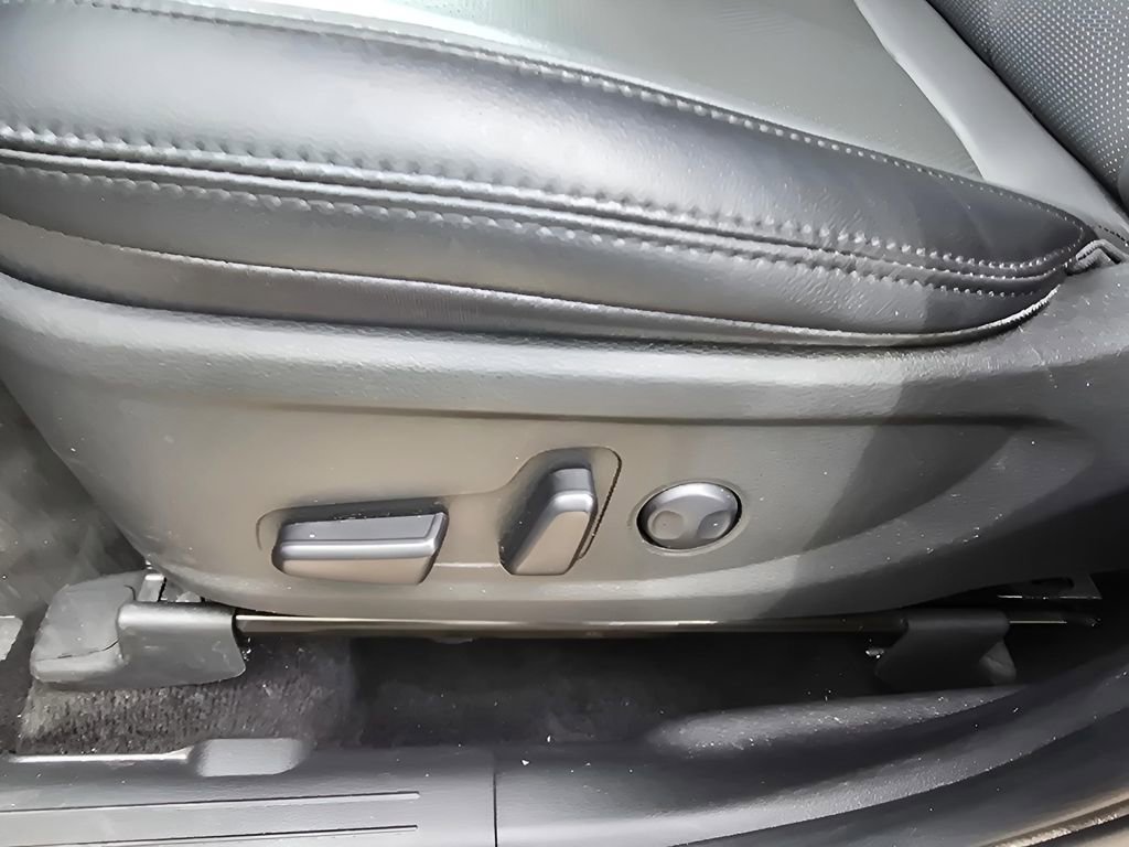 Used 2023 Hyundai Santa Fe SEL w/ Premium Package image 13