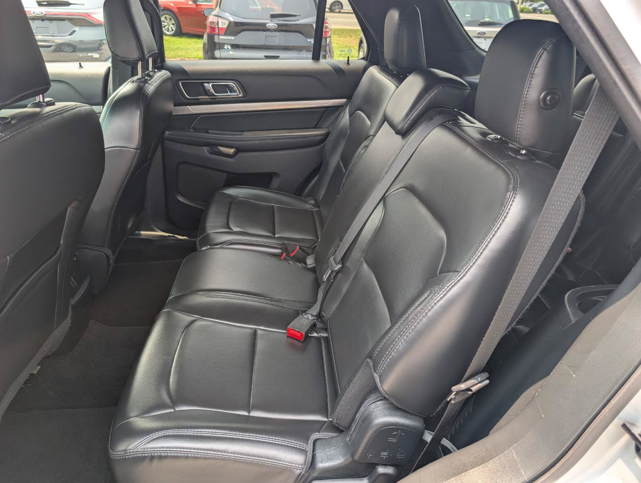 Used 2019 Ford Explorer XLT w/ Equipment Group 202A FWD image 33