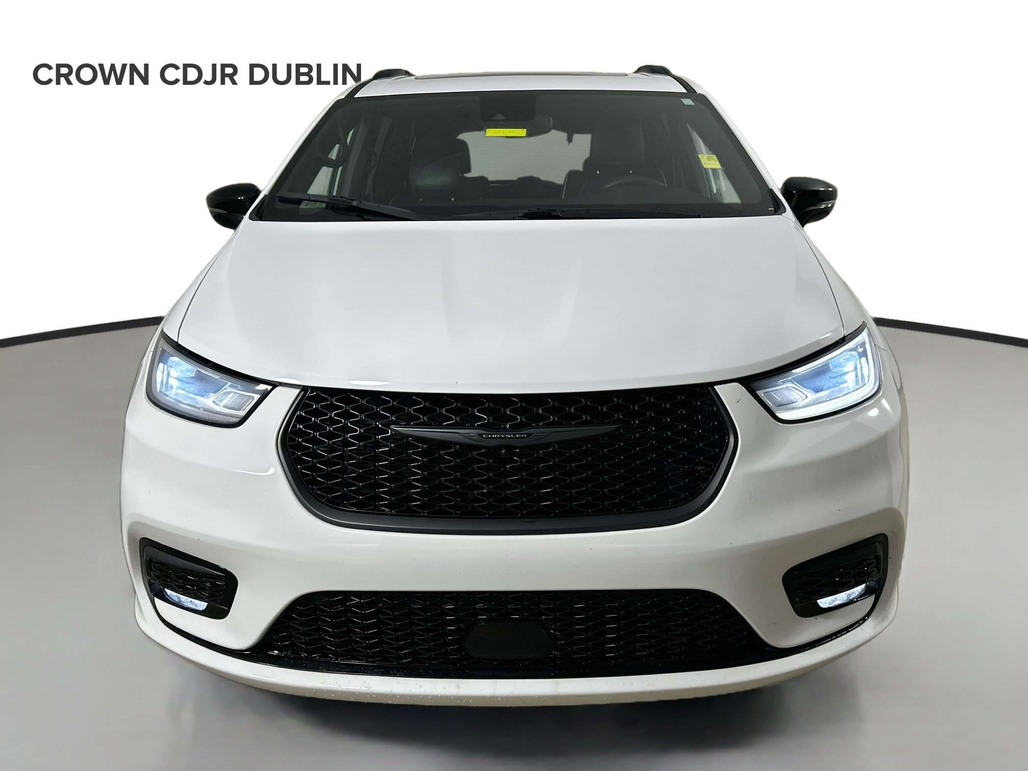 Used 2025 Chrysler Pacifica Limited FWD image 2