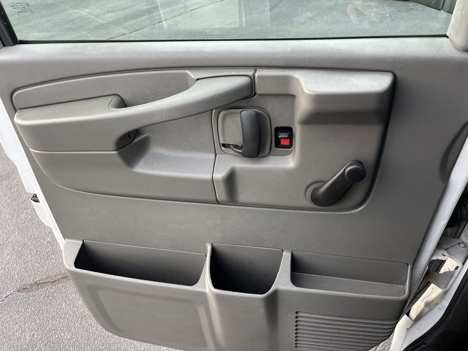 Used 2013 Chevrolet Express 2500 image 12