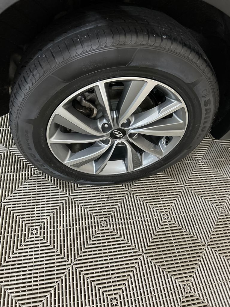 Used 2020 Hyundai Santa Fe Limited image 12