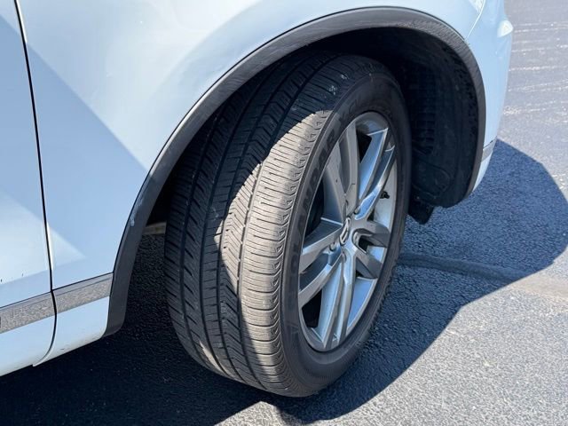 Used 2016 Volkswagen Touareg Sport AWD/4WD image 11