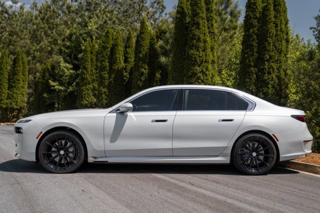 Used 2024 BMW i7 eDrive50 image 9