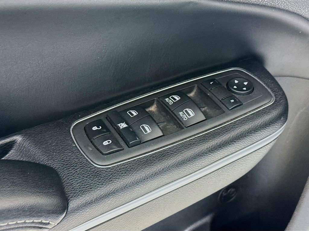 Used 2022 Chrysler 300 S image 19