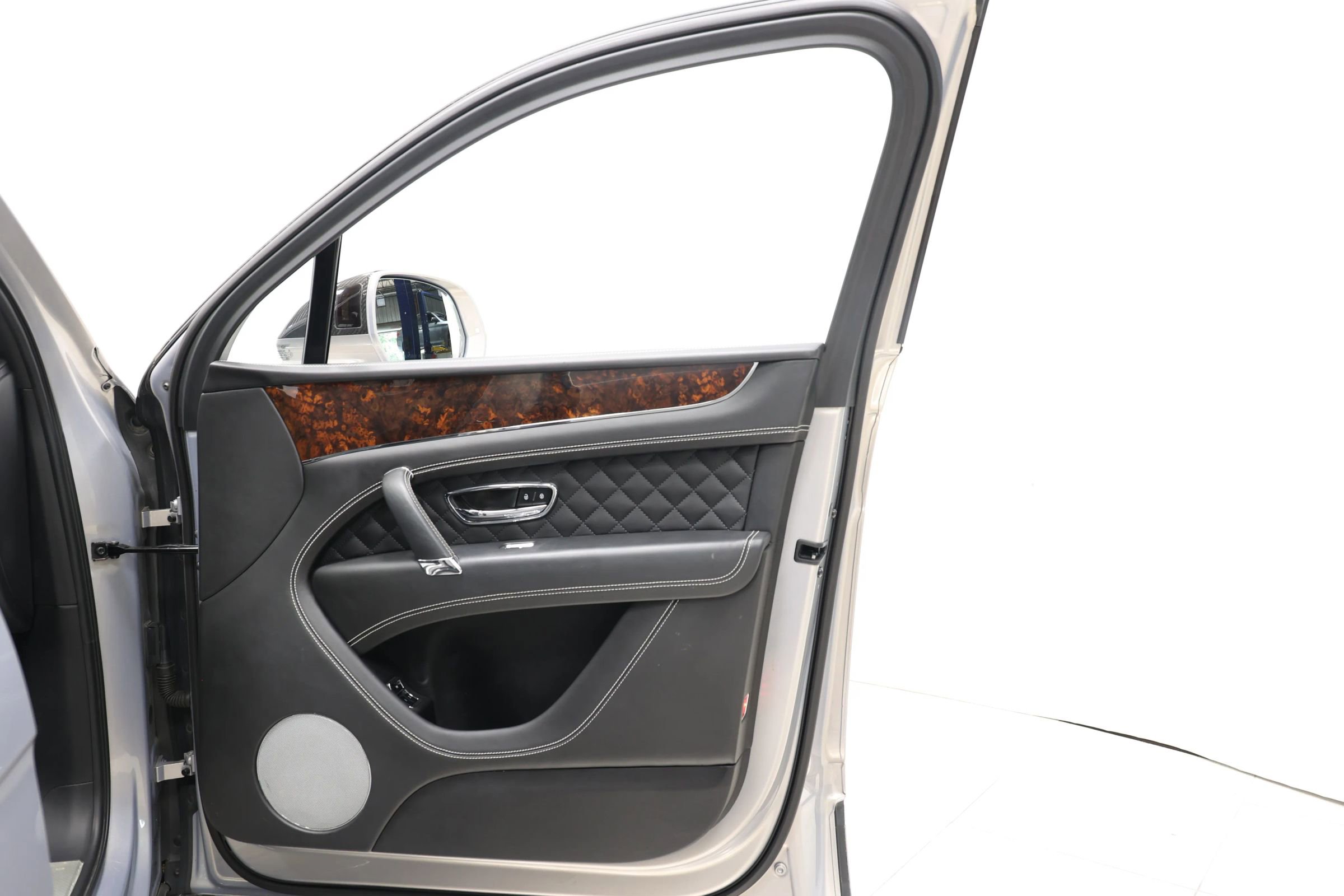 Used 2017 Bentley Bentayga image 91